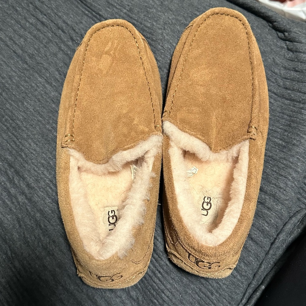 New UGG Ascot Slippers
